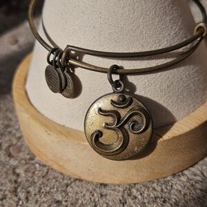 Alex and Ani Gold Om Symbol Bracelet Truth Creation Oneness Spiritual Jewelry